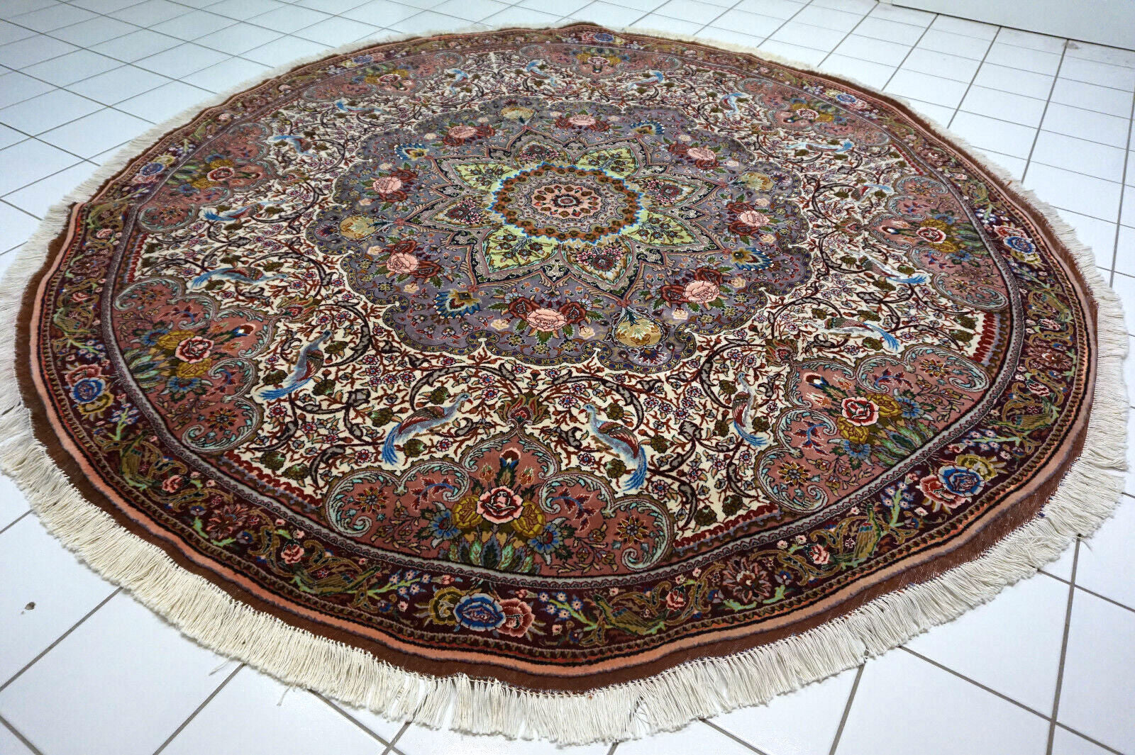 Handmade Tabriz rug - frontal image