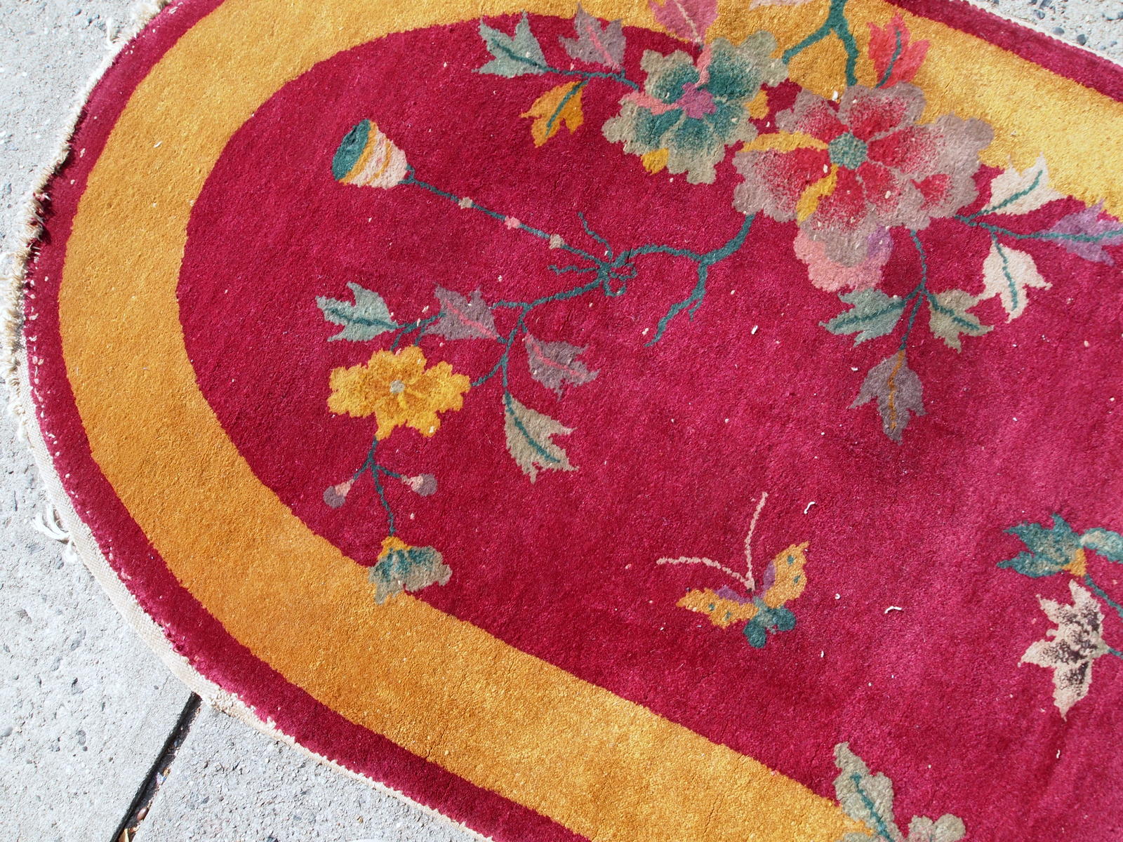 Handmade antique Art Deco Chinese rug in oval shape. The rug is from the beginning of 20th century, in original good condition.