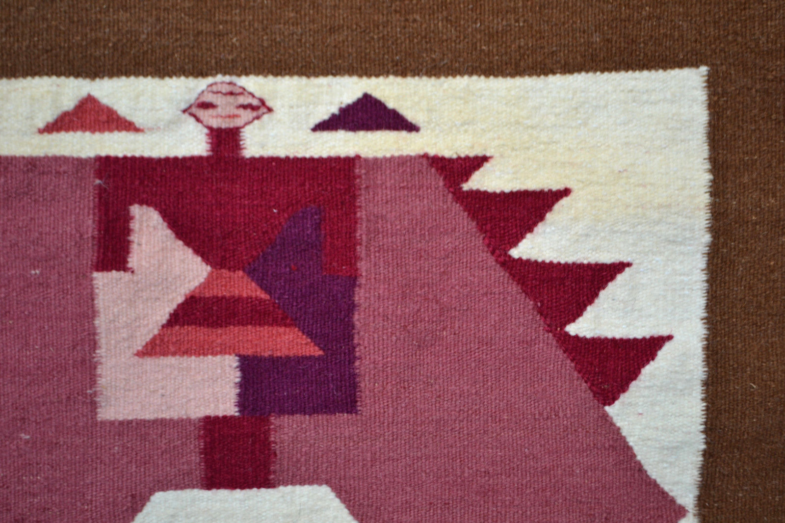Handmade vintage flat-weave woven in Tunisia in the region of Gafsa around 1960s. This kilim is in original good condition.
