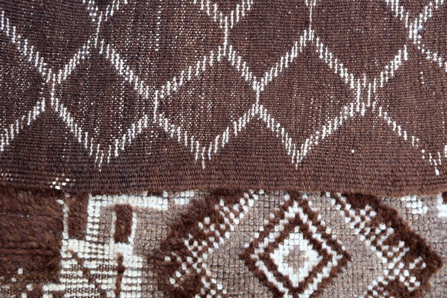 Handmade antique Moroccan Berber rug 3.4' x 5' (105cm x 155cm) 1930s - 1P06
