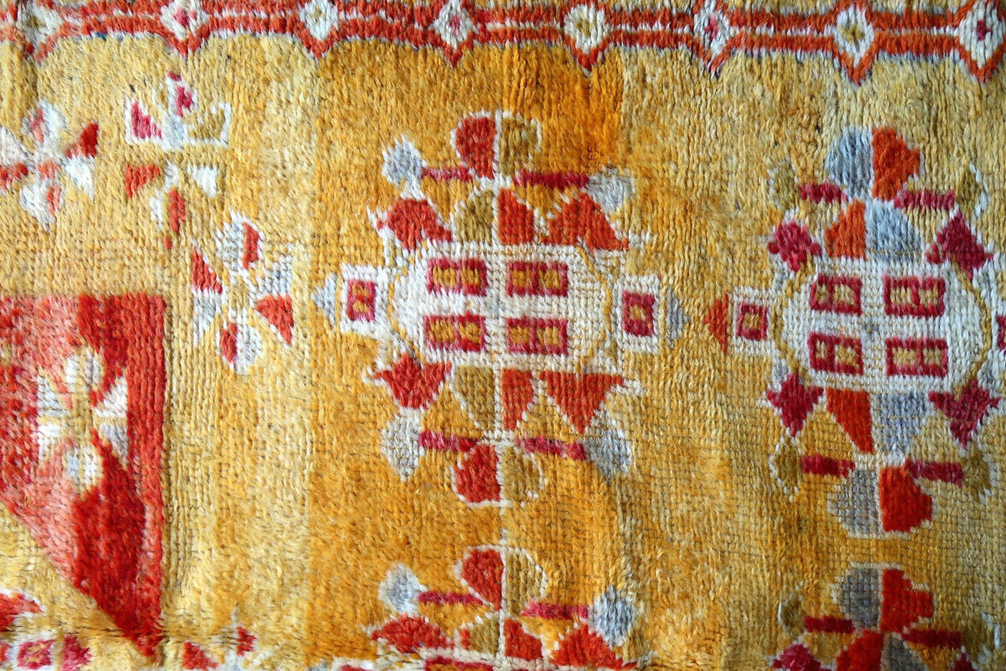 Handmade antique Moroccan Berber rug 4.4' x 7.4' (135cm x 225cm) 1920s - 1P50