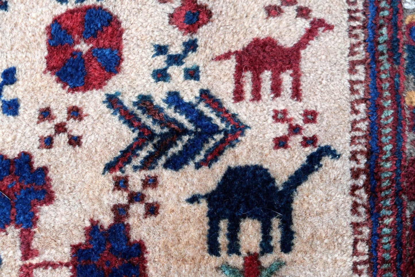 Handmade antique Persian Afshar rug 4.3' x 5.6' (133cm x 173cm) 1930s - 1P67
