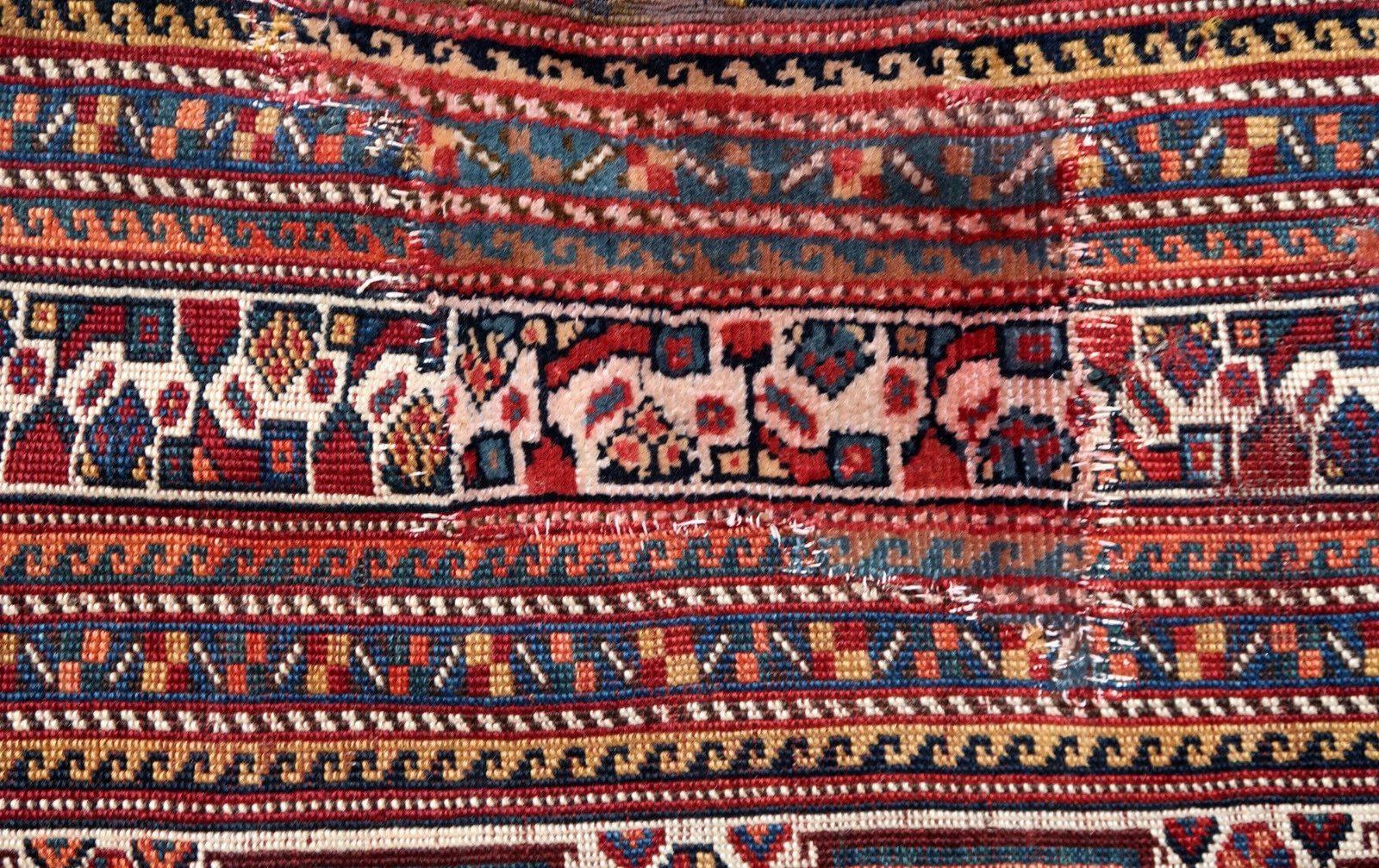 Handmade antique Gashkai rug in original condition, has some age wear. The rug is from the beginning of 20th century.