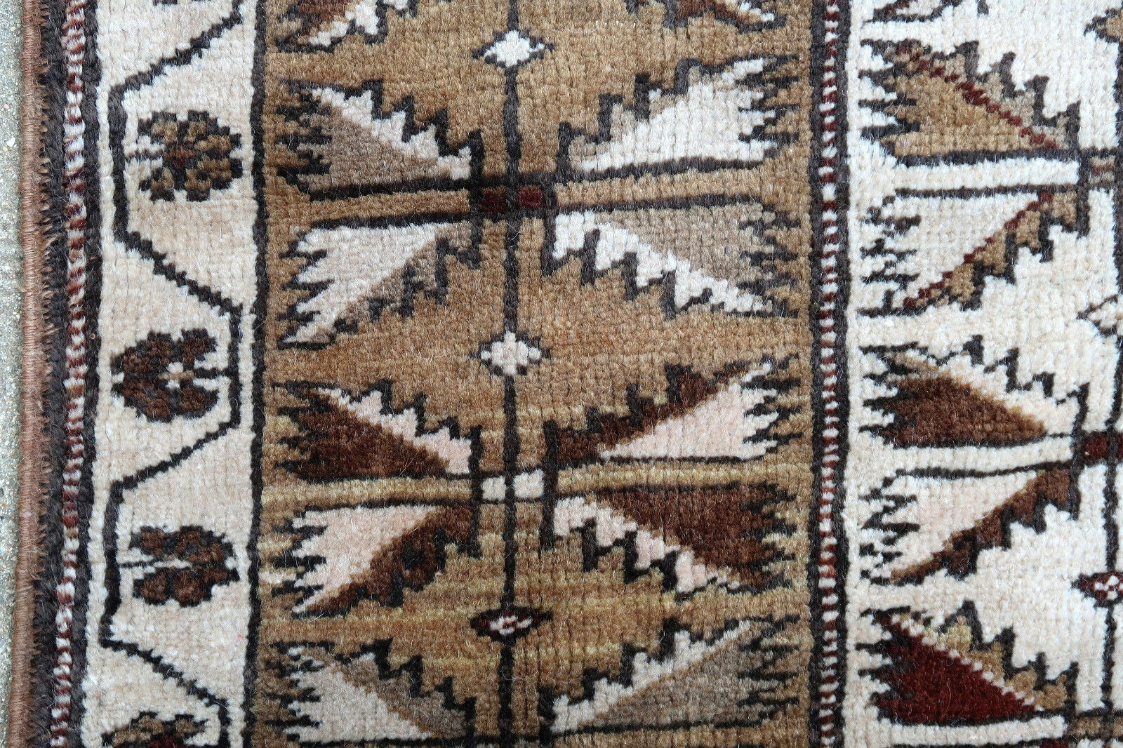 Handmade vintage Turkish Melas rug 1940s