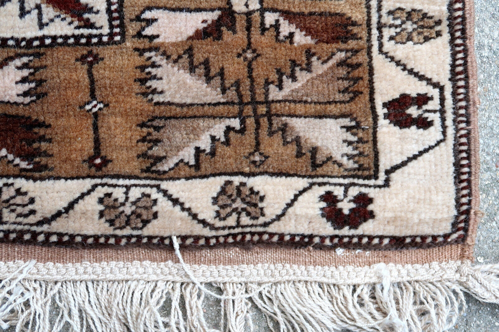 Handmade vintage Turkish rug from Melas region in natural dyes. The rug is from the middle of 20th century in original good condition.
