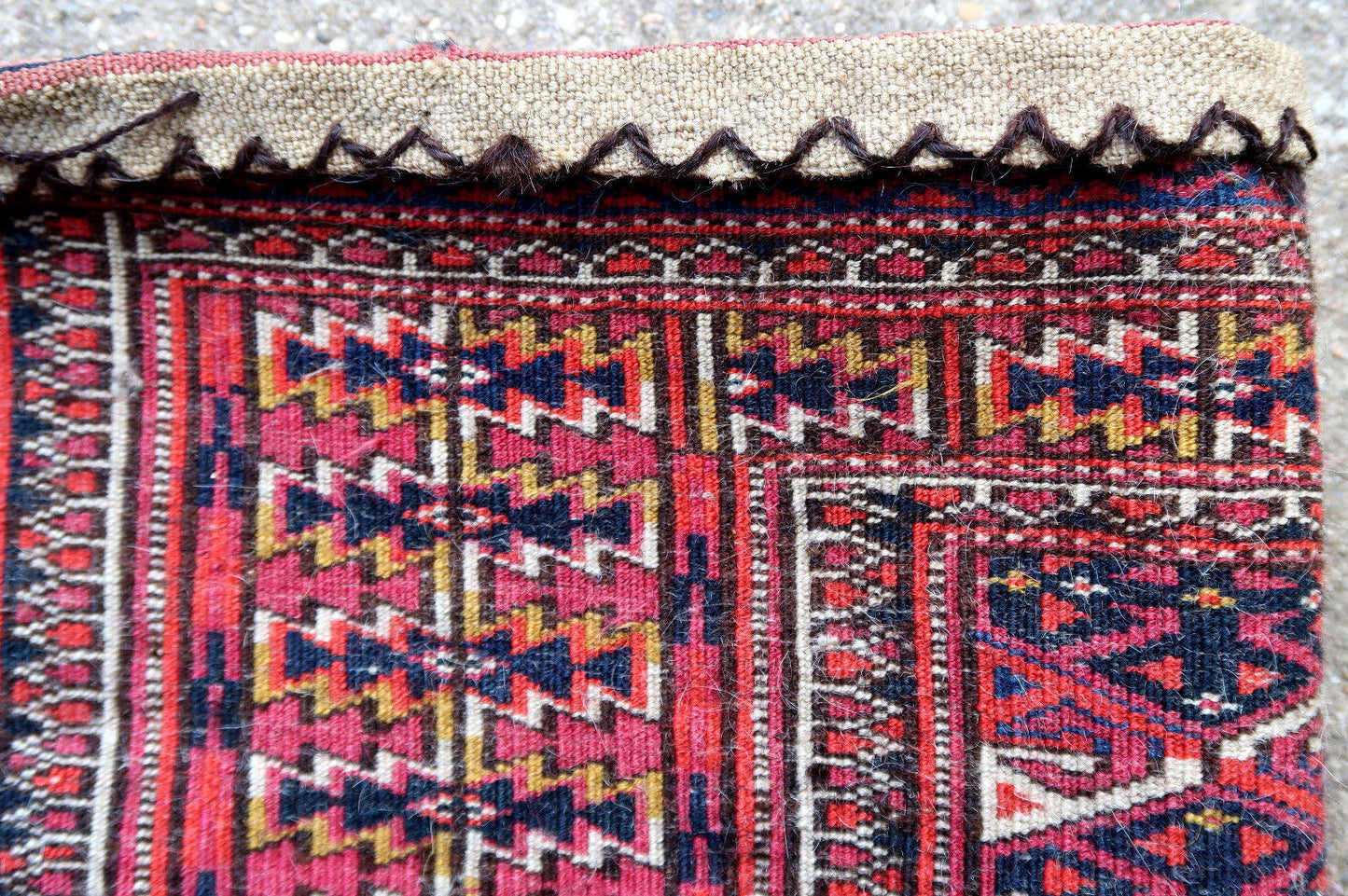 Handmade antique Turkmen Tekke Torba in classic design. This collectible rug is from the beginning of 20th century in original good condition.