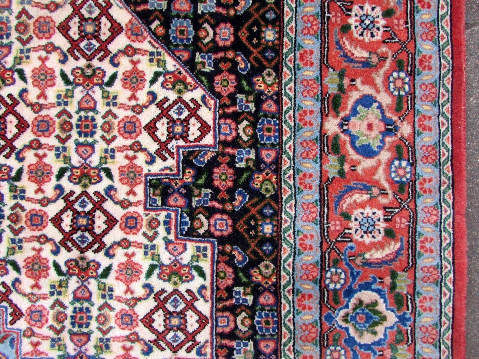 Handmade vintage Persian Shiraz rug in taditional classic design. The rug is from the end of 20th century in original good condition.