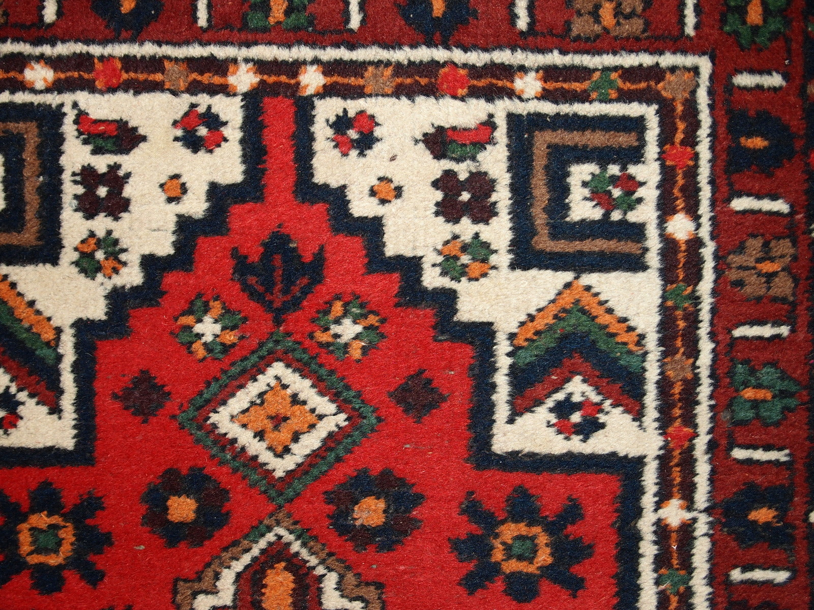 Handmade vintage Middle Eastern rug in traditional design. The rug is from the end of 20th century in original good condition. 