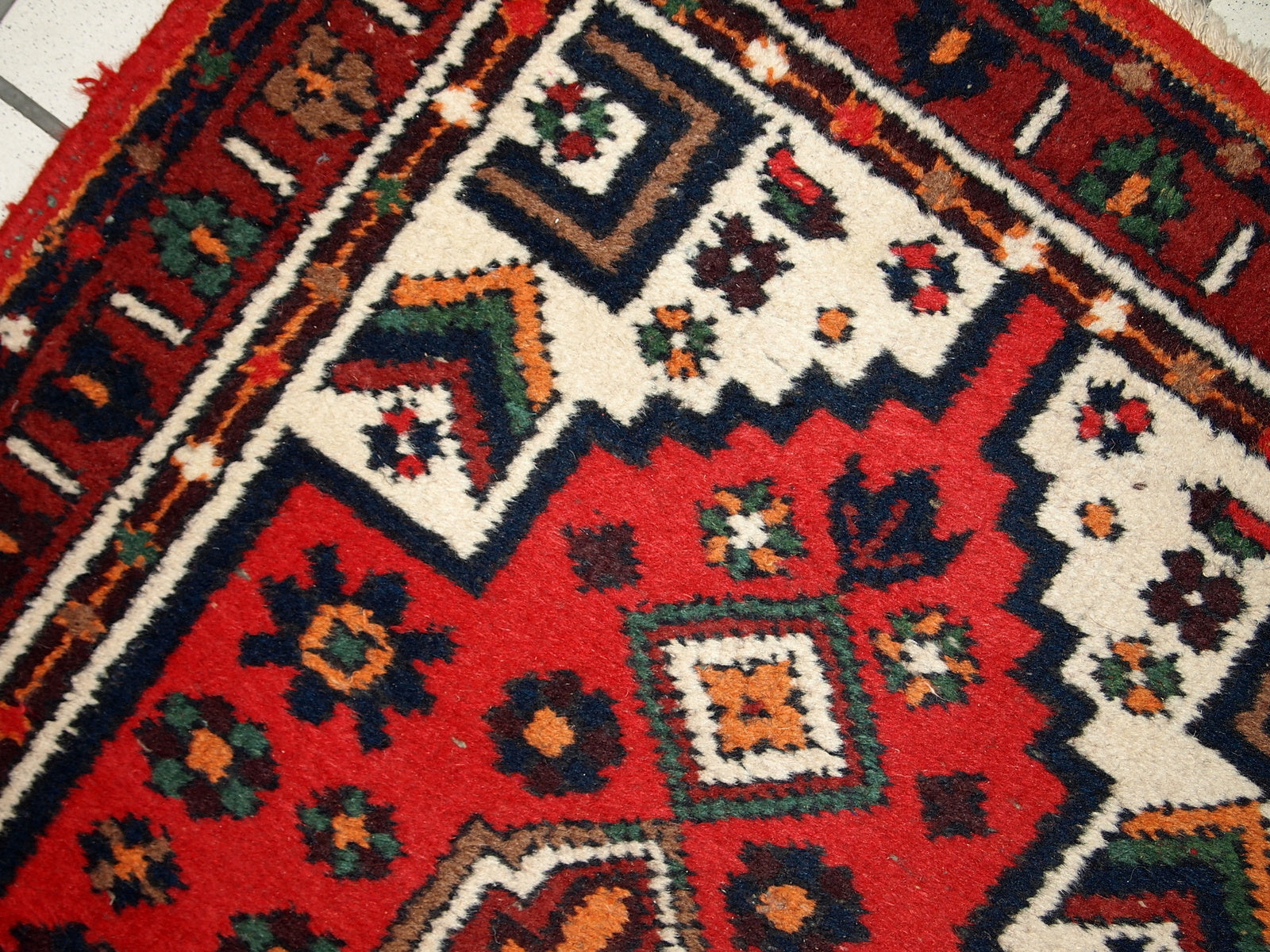 Handmade vintage Middle Eastern rug in traditional design. The rug is from the end of 20th century in original good condition. 