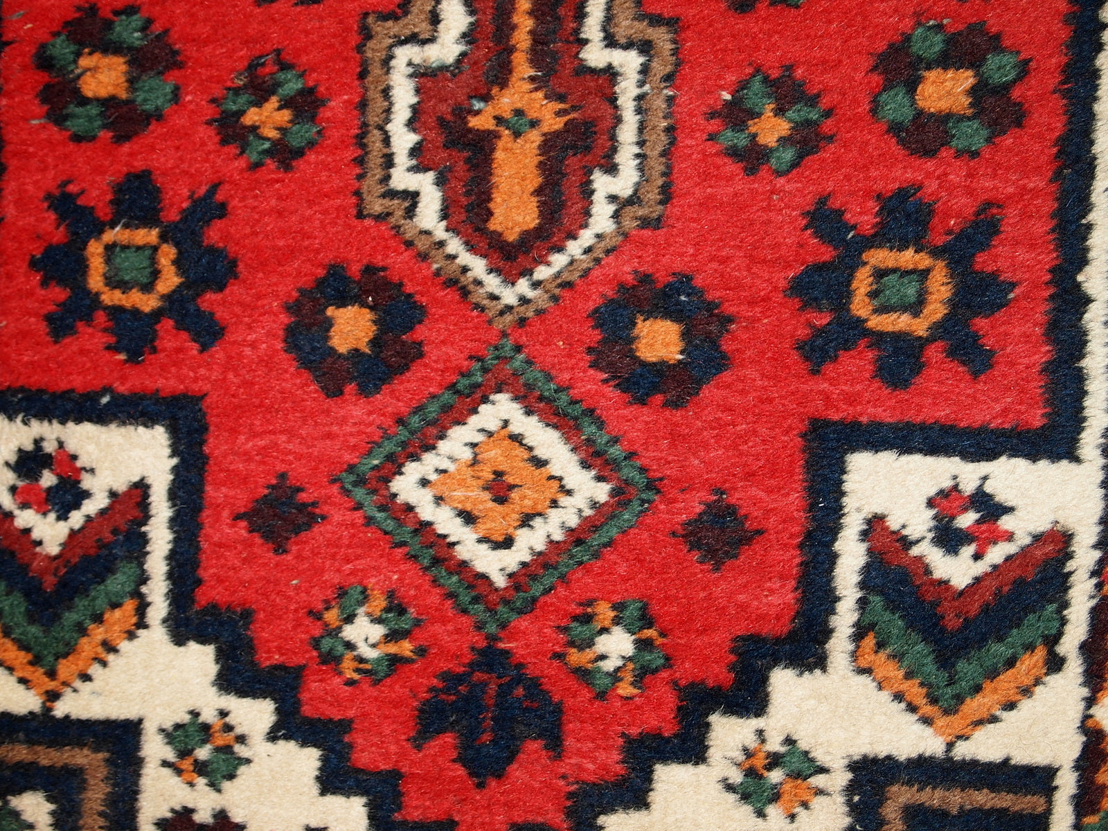 Handmade vintage Middle Eastern rug in traditional design. The rug is from the end of 20th century in original good condition. 