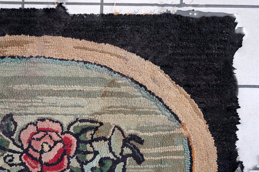 Handmade vintage American Hooked rug 1900s