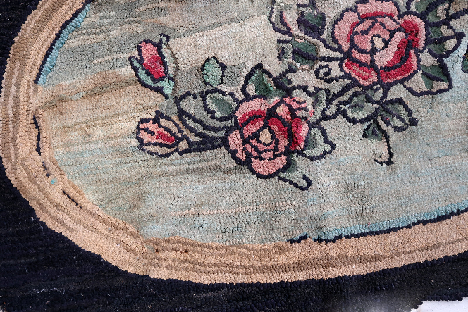 Handmade antique American Hooked rug in floral design. The rug is from the beginning of 20th century. It has some old restorations and discolorations.