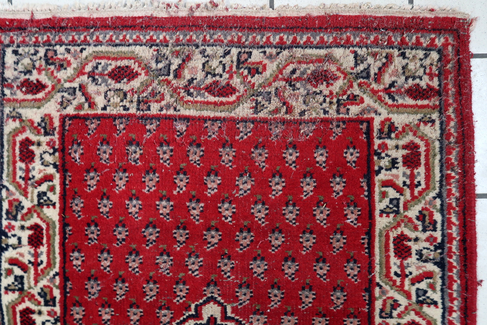 Handmade vintage Indian Seraband rug 1970s
